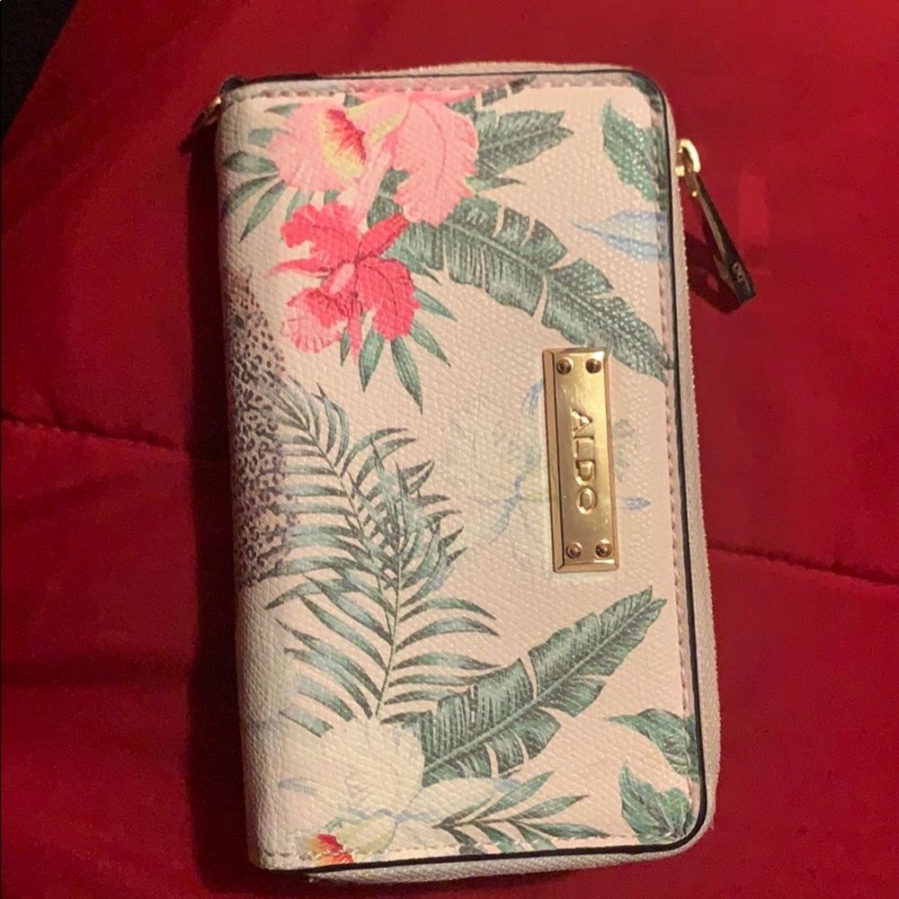 new condition tropical print on the front